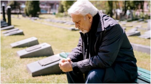 Does Venue, Weather, or Culture Change What to Wear to a Memorial Service?