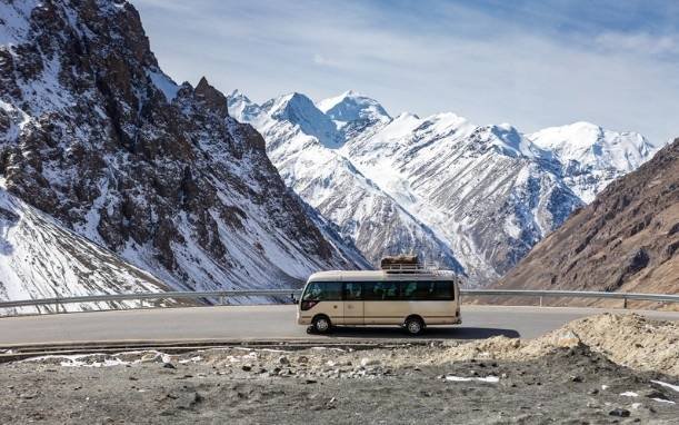 Elevating-the-Mountain-Journey_-The-Ultimate-Guide-to-Luxury-Transportation-Services-in-Utah-and-Beyond